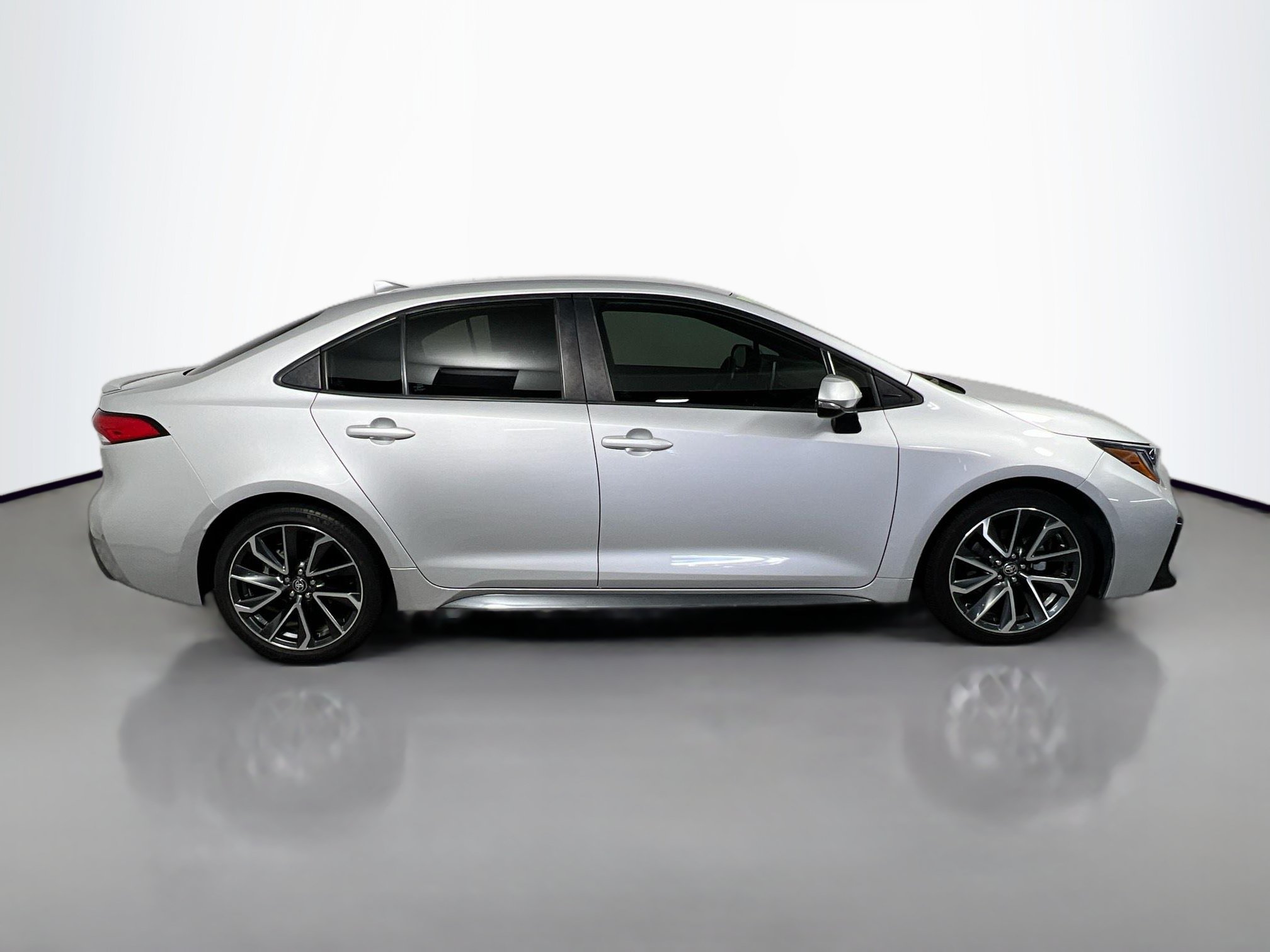 Used 2021 Toyota Corolla SE FWD image 3