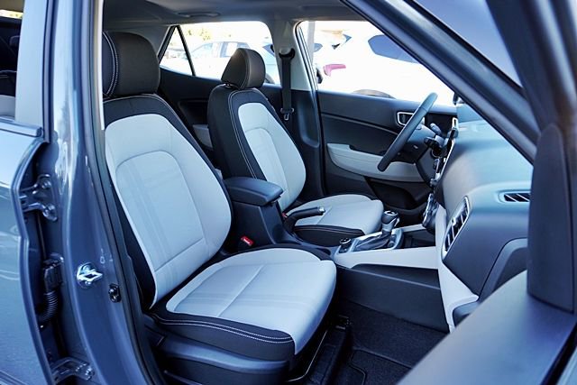 Used 2026 Hyundai Venue SEL image 15