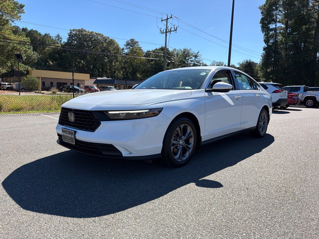 Used 2023 Honda Accord EX image 2