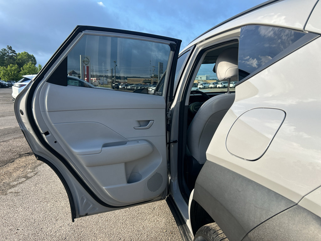 Used 2024 Hyundai Kona SEL w/ Convenience Package FWD image 18