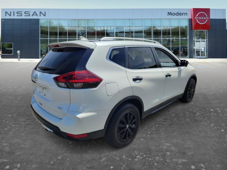 Used 2018 Nissan Rogue SV w/ Premium Package image 5