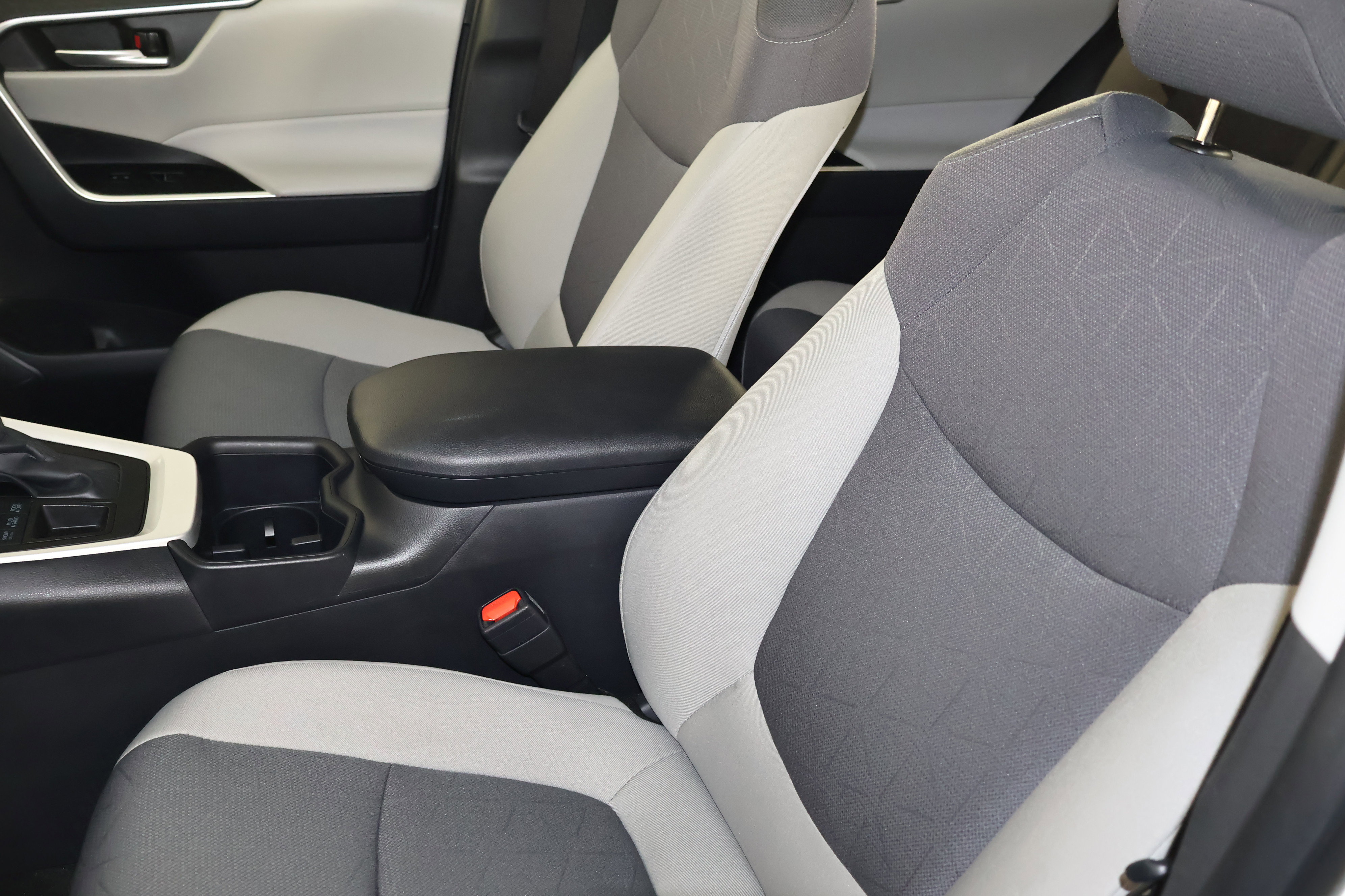 Used 2025 Toyota RAV4 XLE w/ Convenience Package image 40