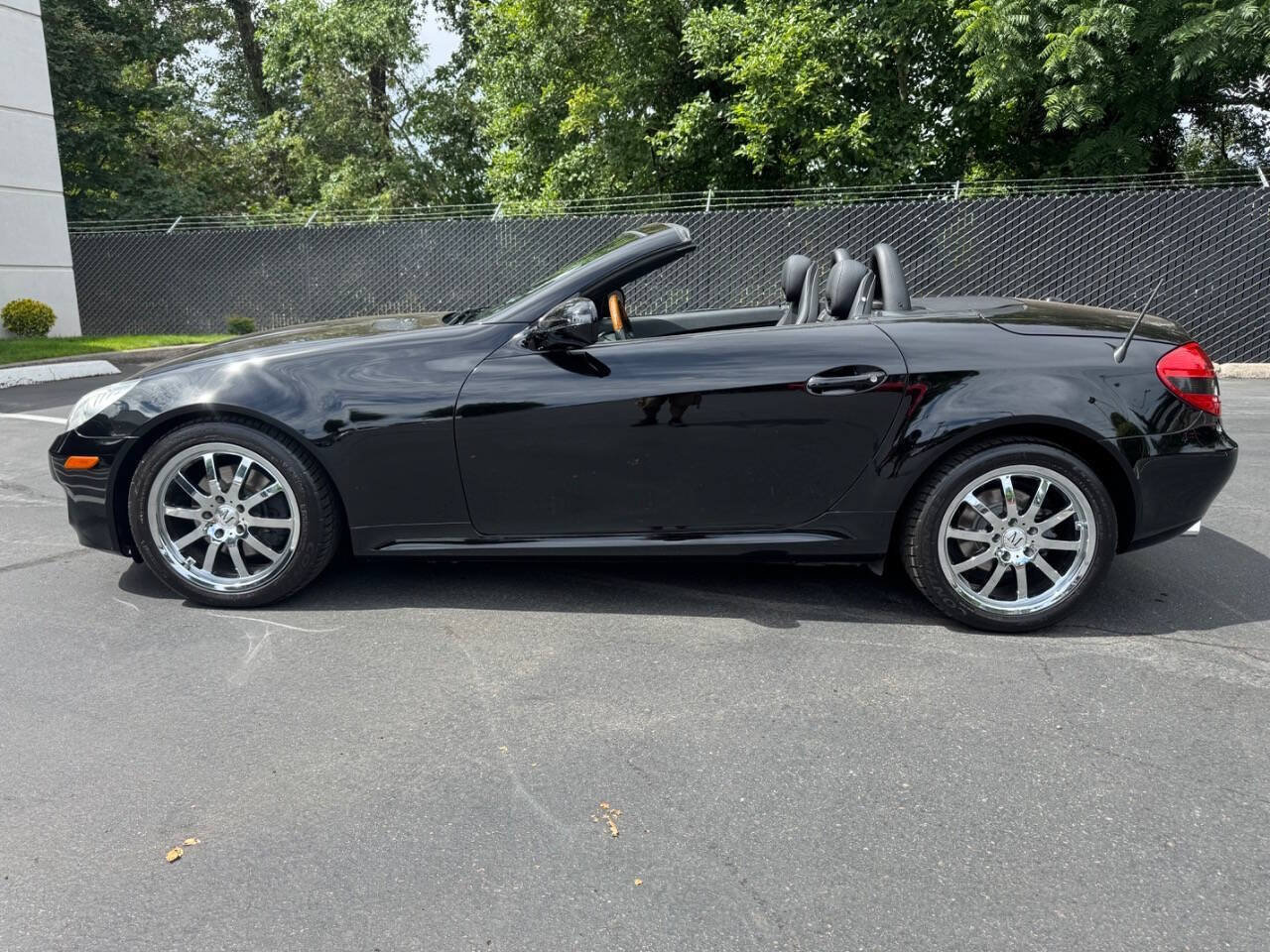 Used 2010 Mercedes-Benz SLK 300 image 2