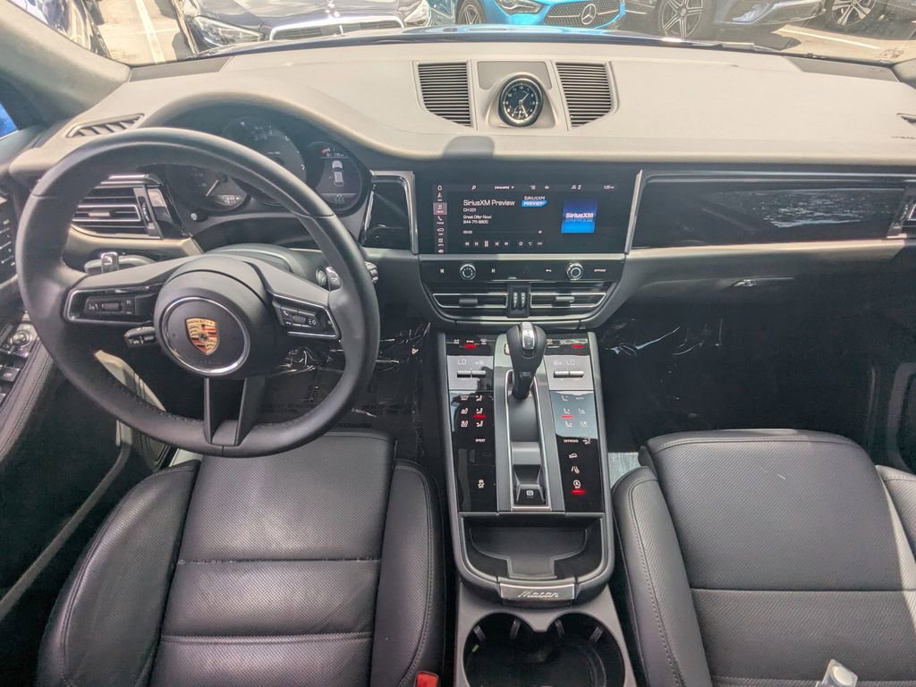 Used 2025 Porsche Macan AWD/4WD image 2
