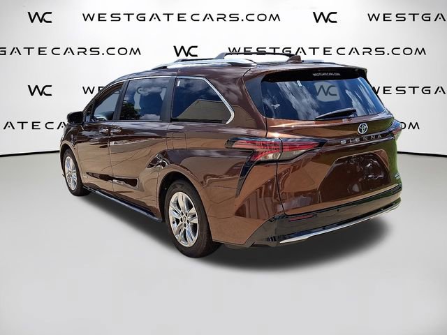 Used 2021 Toyota Sienna Limited image 5
