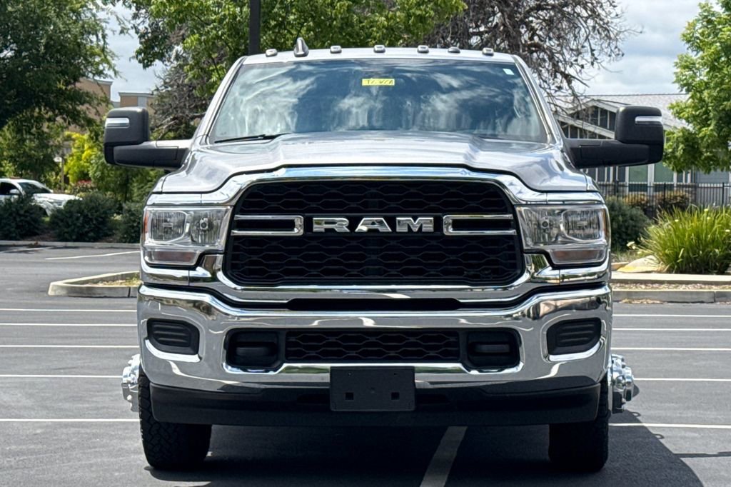 Used 2024 RAM 3500 Tradesman w/ Chrome Appearance Group AWD/4WD image 6