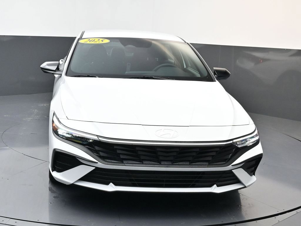 Used 2025 Hyundai Elantra Sport image 9