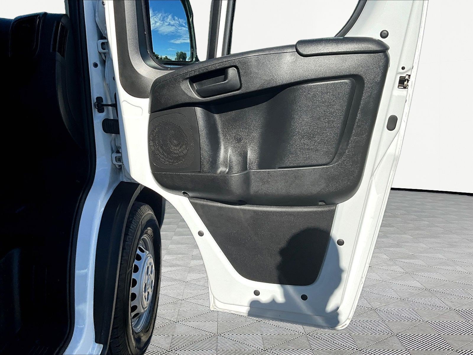 Used 2025 RAM ProMaster 2500 w/ Convenience Group FWD image 25