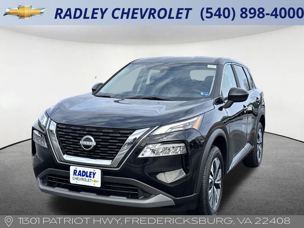 Used 2023 Nissan Rogue SV image 1