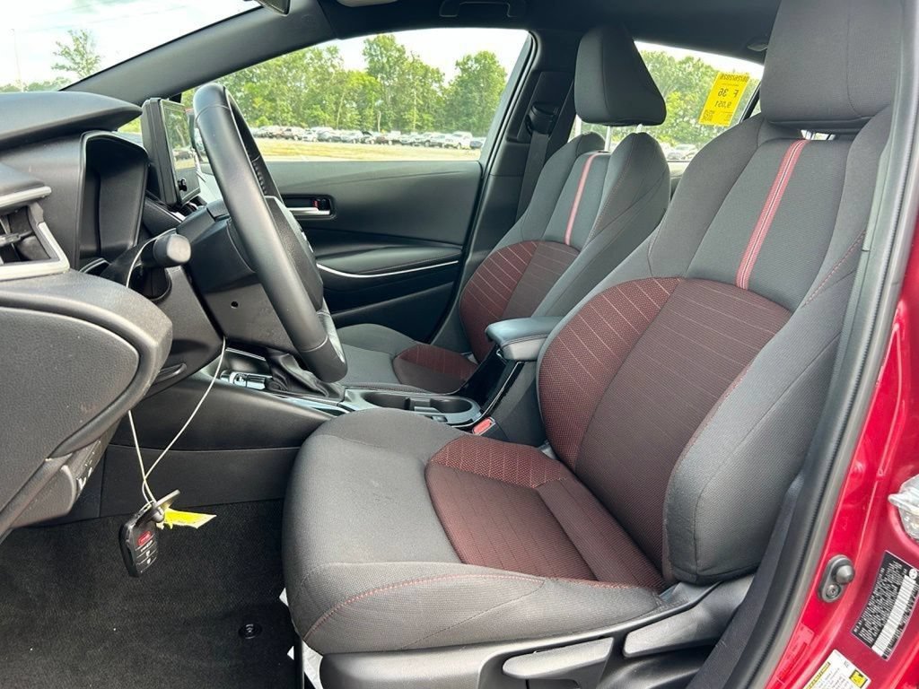 Used 2025 Toyota Corolla SE w/ Convenience Package FWD image 13