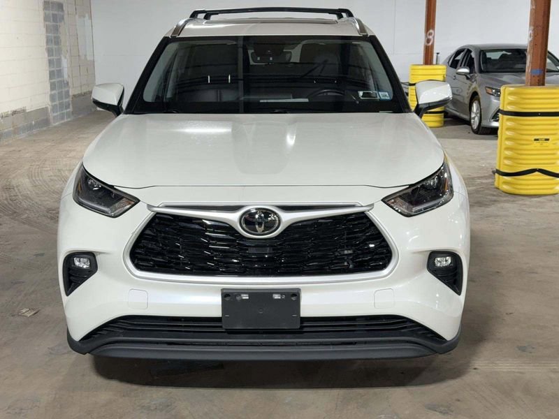 Used 2021 Toyota Highlander XLE image 7
