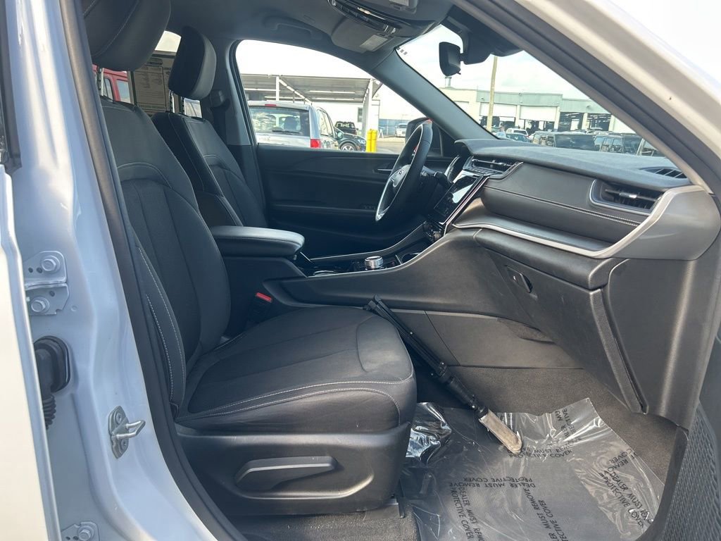 Certified 2023 Jeep Grand Cherokee L Laredo image 24