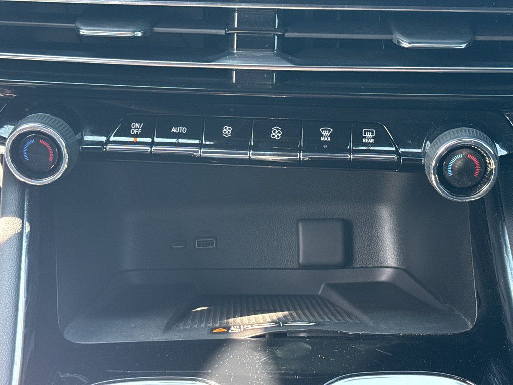 Used 2025 Chevrolet Traverse High Country image 26