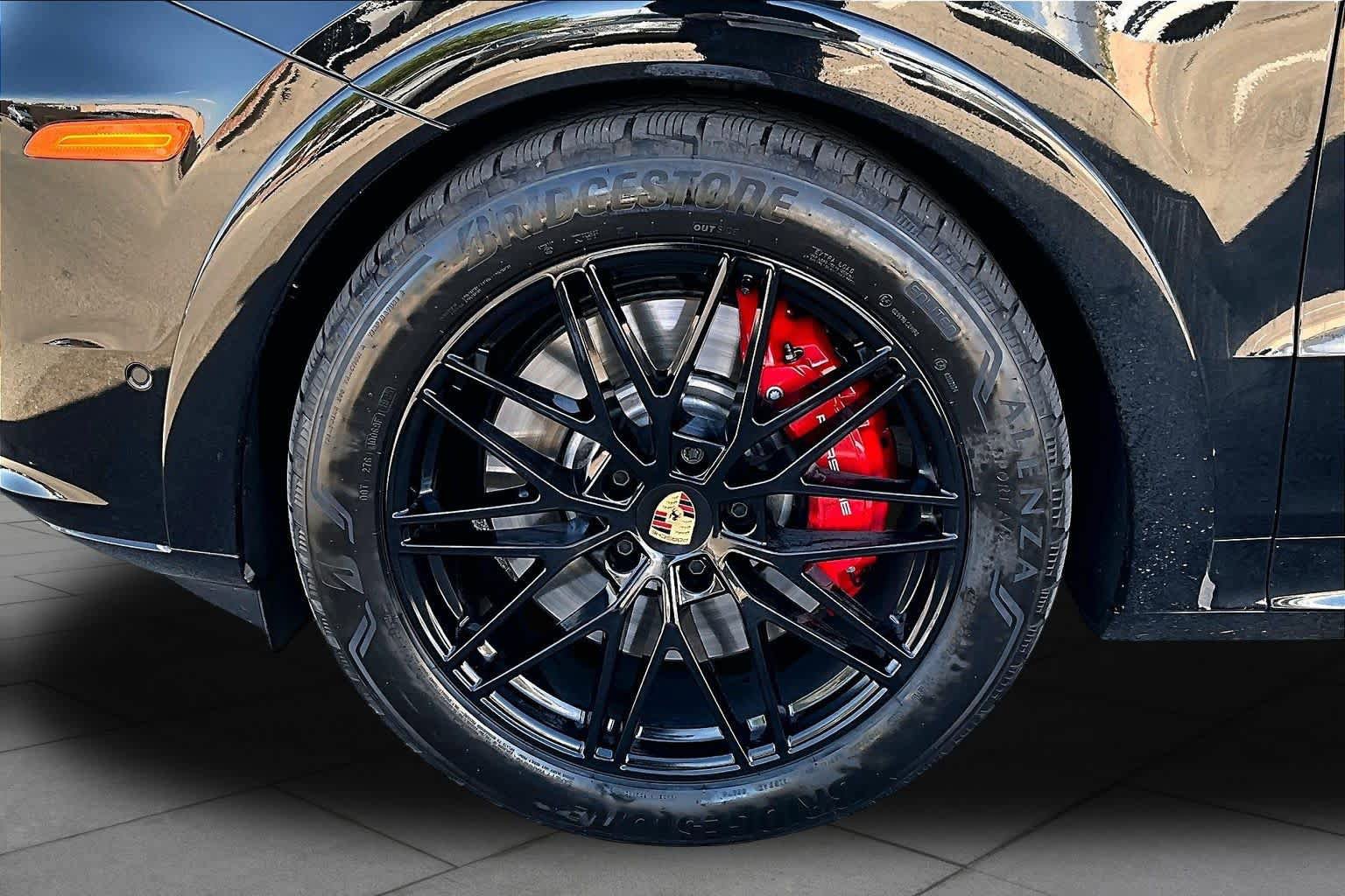 Used 2025 Porsche Cayenne GTS AWD/4WD image 11