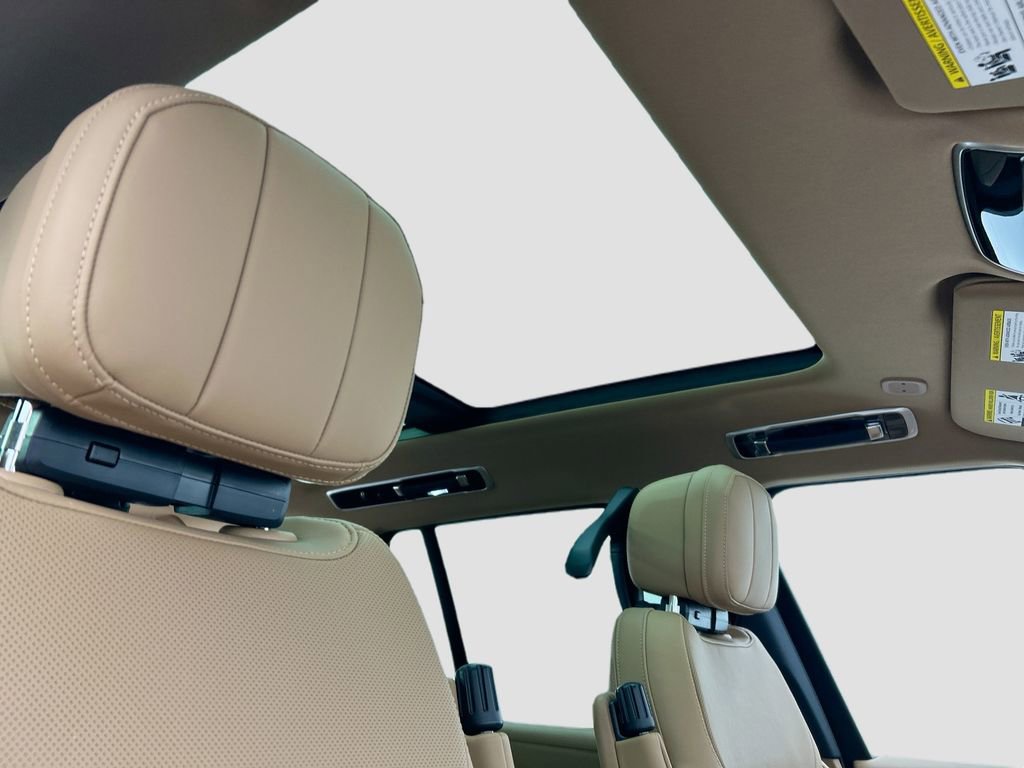 New 2026 Land Rover Range Rover SE image 18