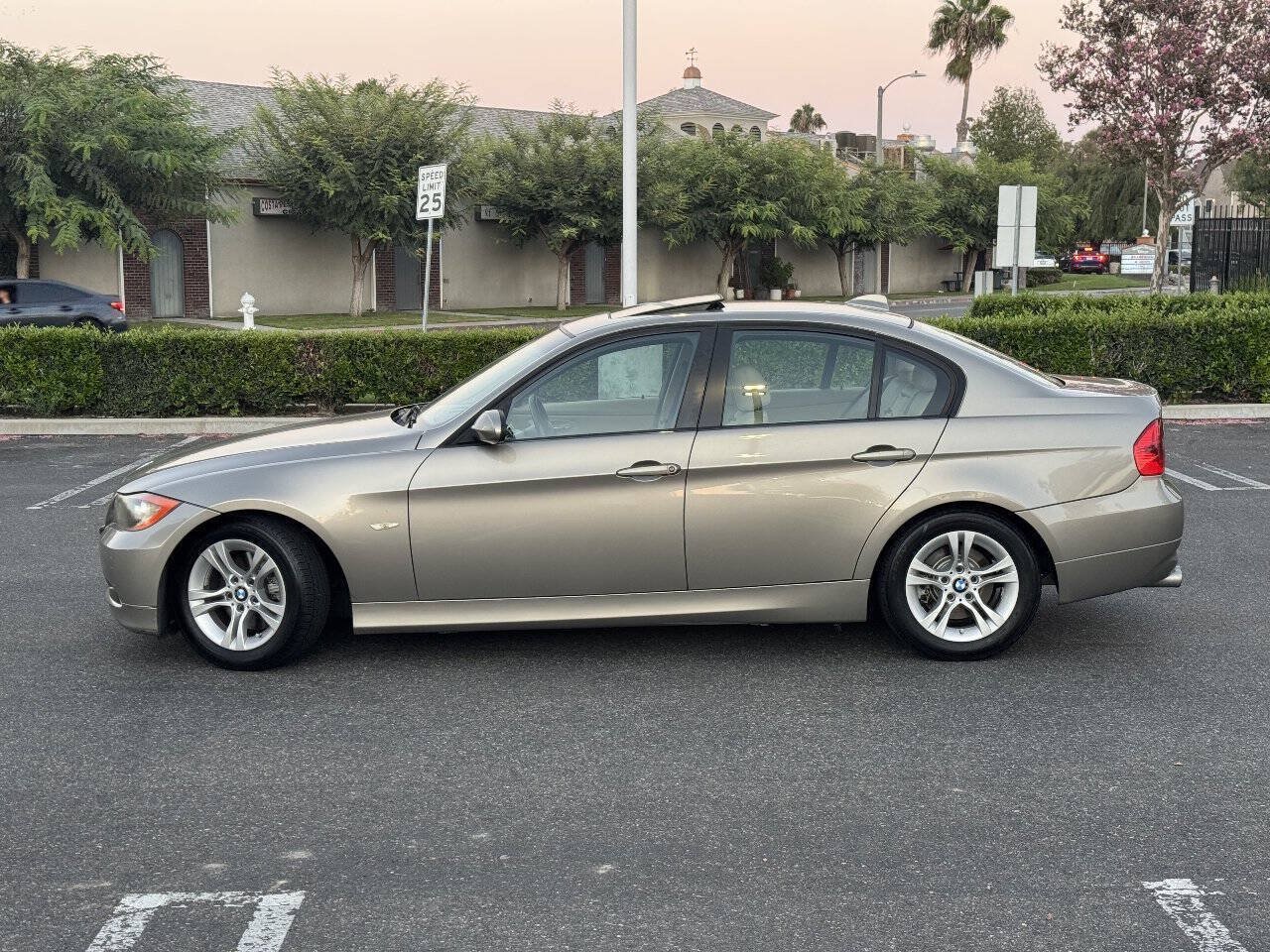 Used 2008 BMW 328i Sedan RWD image 2
