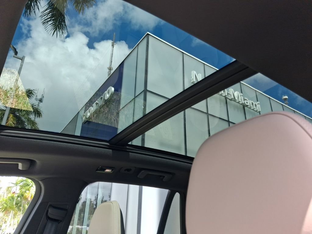 New 2026 Volvo XC90 T8 Plus w/ Protection Package Premier AWD/4WD image 8