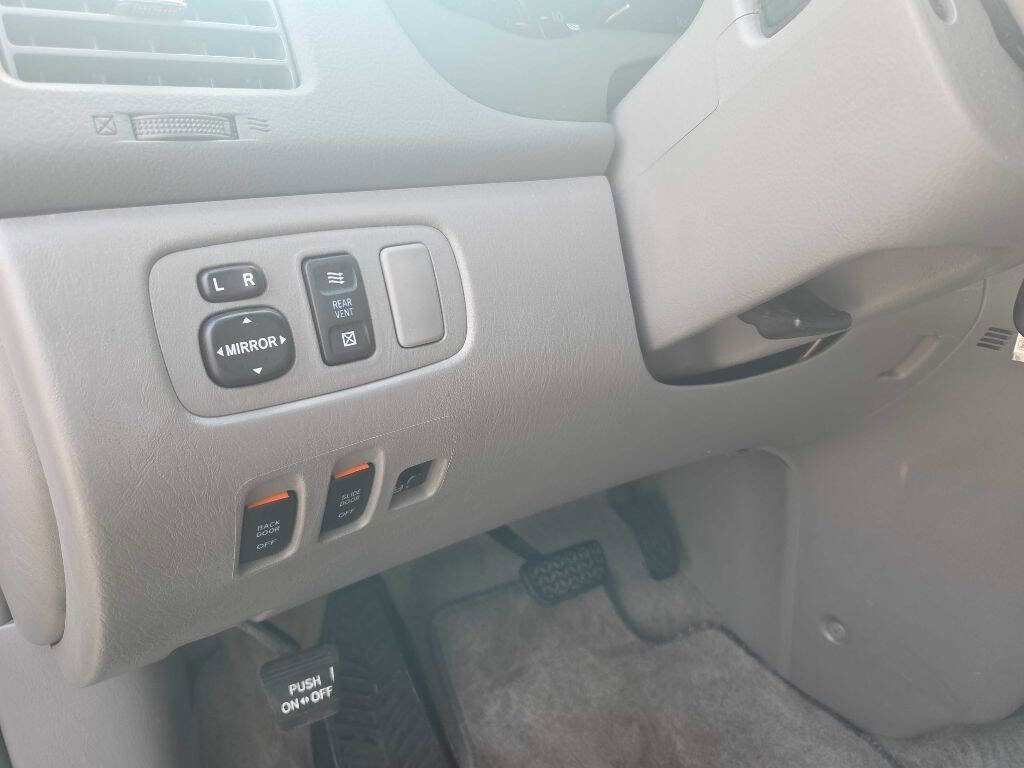 Used 2007 Toyota Sienna XLE image 27