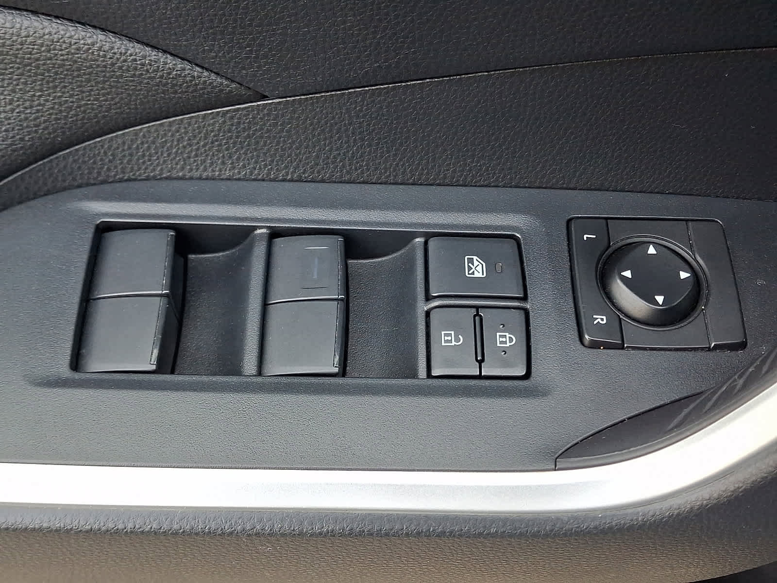 Certified 2020 Toyota RAV4 XLE image 28