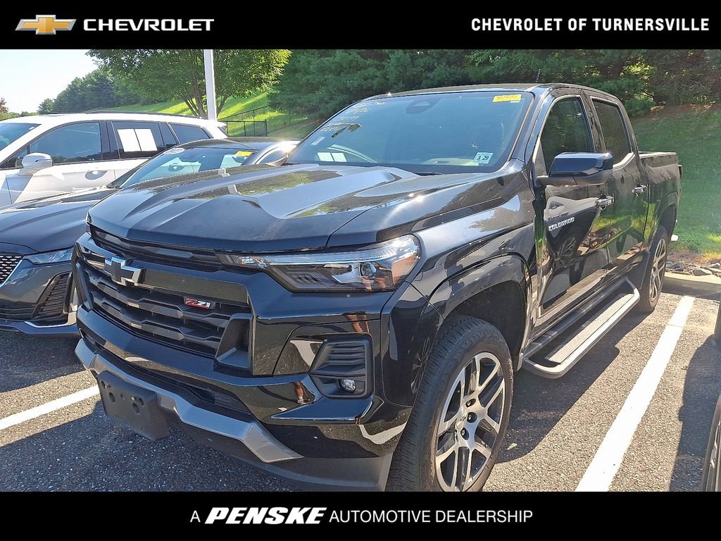 Used 2024 Chevrolet Colorado Z71 AWD/4WD image 1