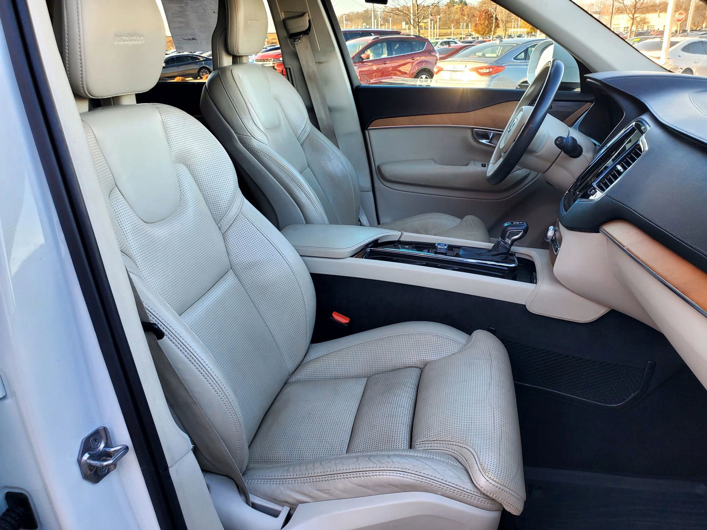 Used 2020 Volvo XC90 T6 Inscription w/ Protection Package Premier image 12