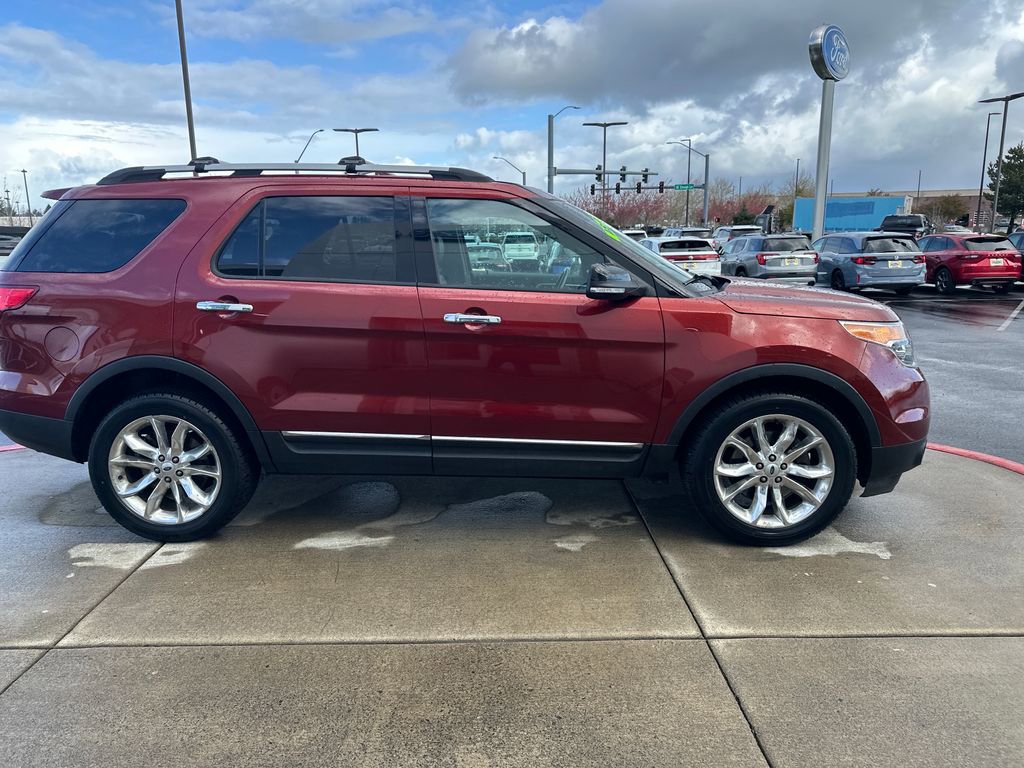 Used 2014 Ford Explorer XLT w/ Equipment Group 202A AWD/4WD image 5