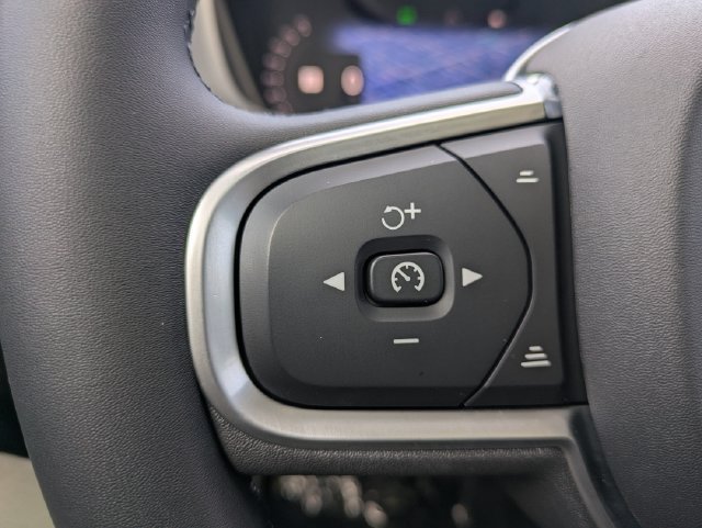 Certified 2022 Volvo XC60 B5 Momentum FWD image 18