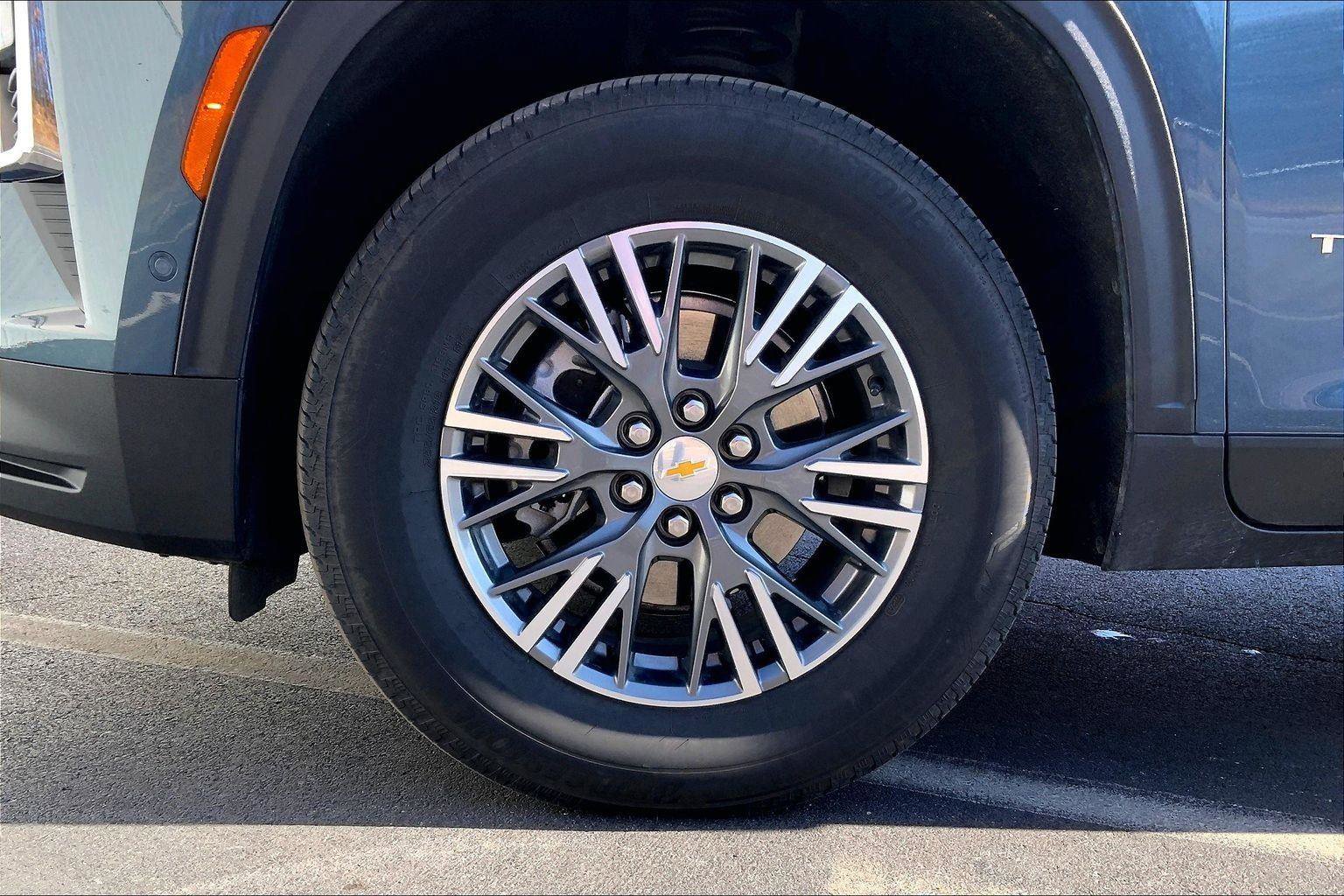 Used 2024 Chevrolet Traverse LT w/ Enhanced Driving Package image 9