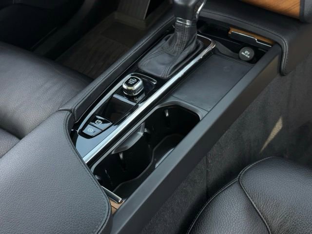 Used 2022 Volvo XC90 T6 Momentum w/ Climate Package image 30