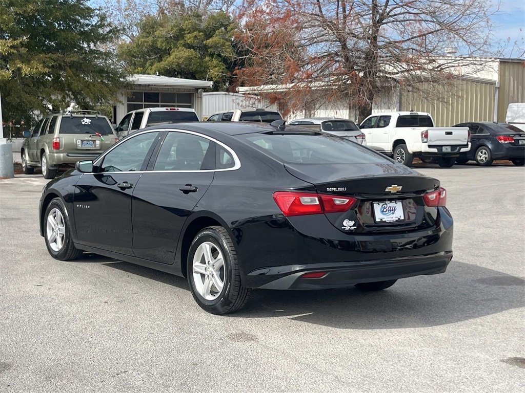 Used 2024 Chevrolet Malibu LT image 3