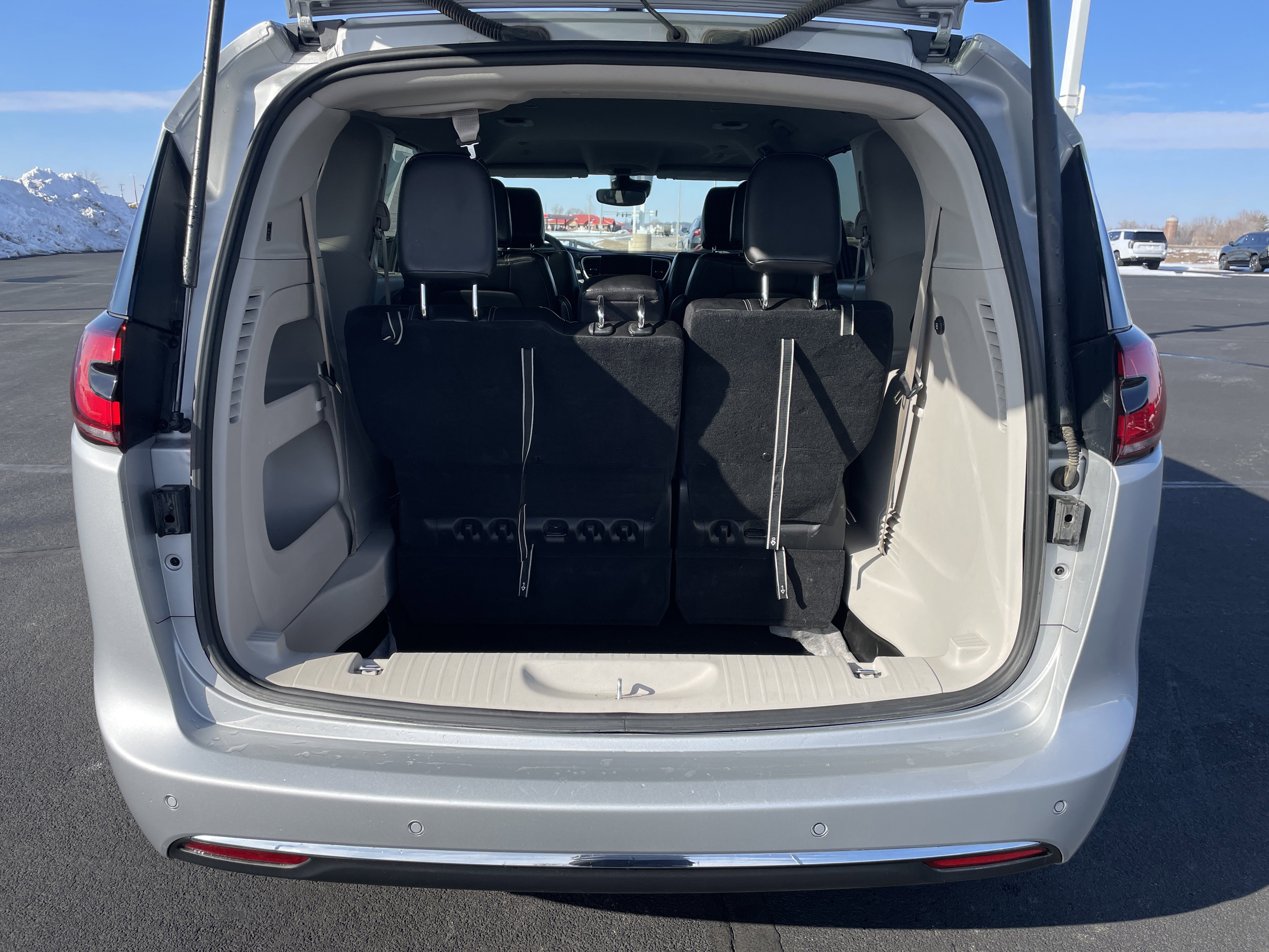 Used 2024 Chrysler Pacifica Touring-L image 22