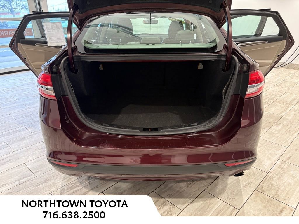 Used 2017 Ford Fusion SE FWD image 23