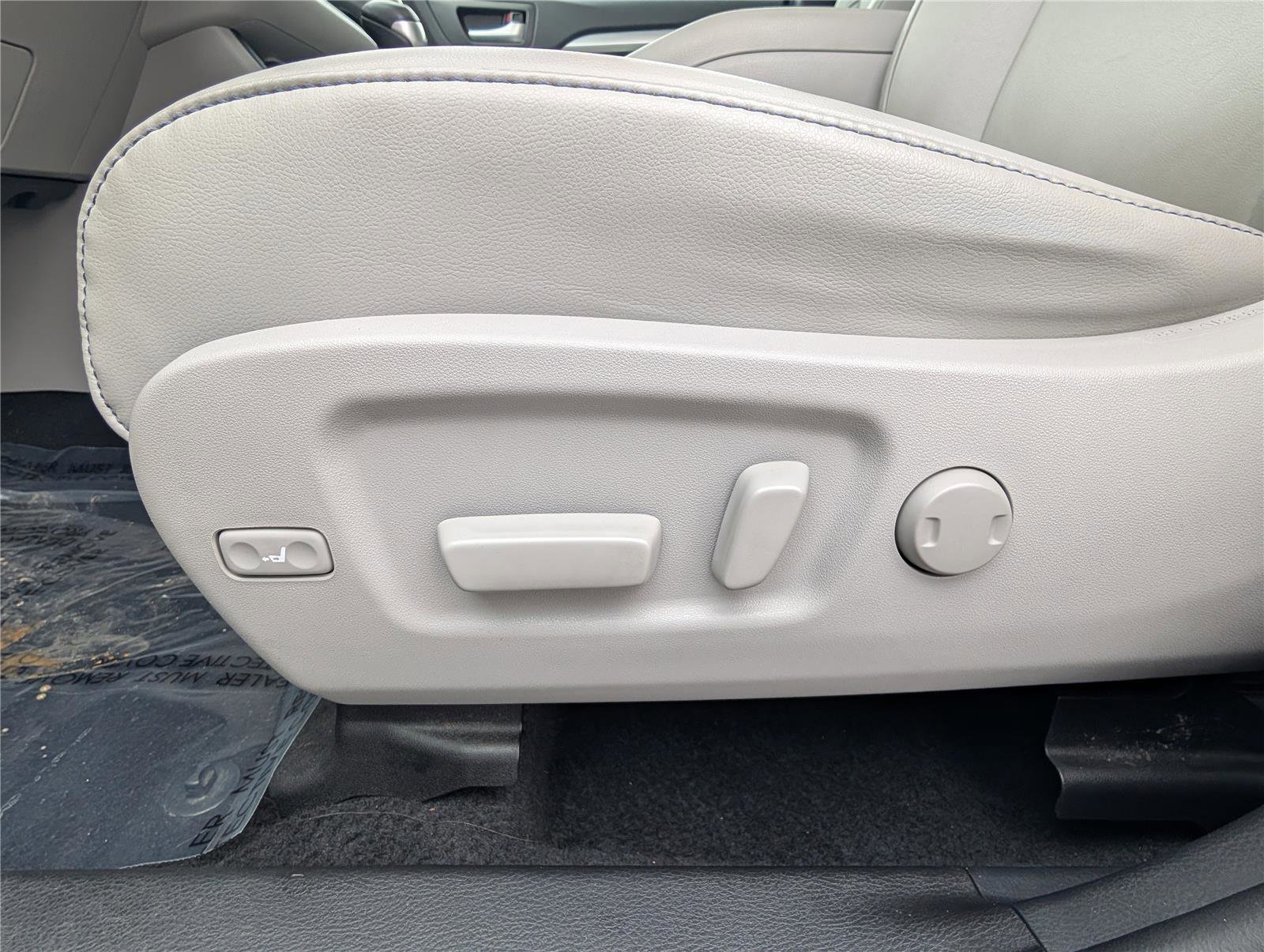 Used 2019 Toyota Highlander XLE image 21