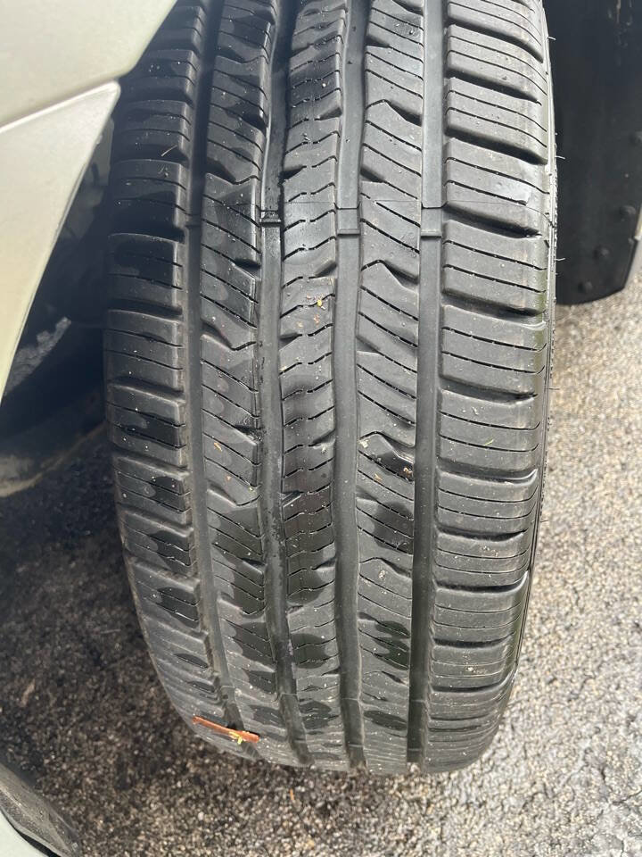 Used 2016 Ford Taurus Limited w/ Driver Assist Package image 13