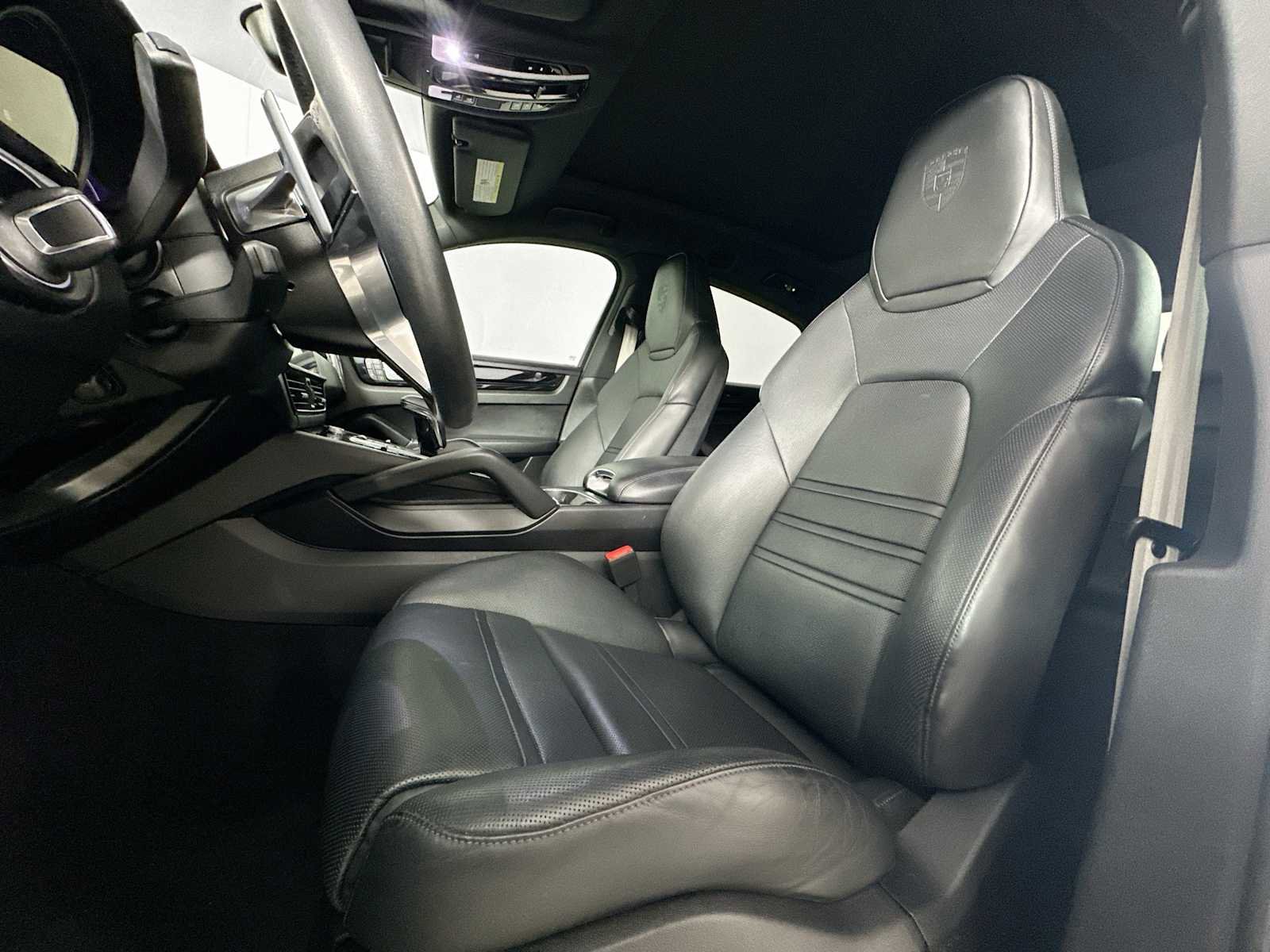 Certified 2022 Porsche Cayenne Platinum Edition image 5