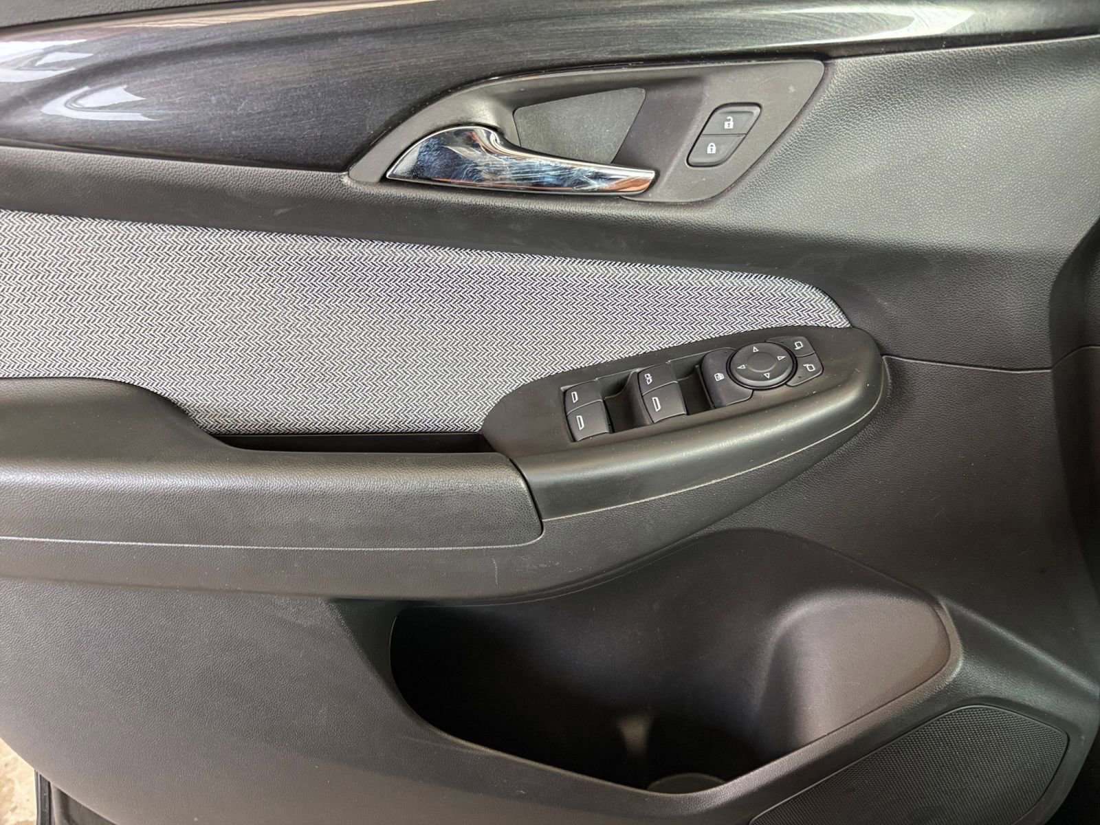 Used 2025 Chevrolet TrailBlazer LT FWD image 18