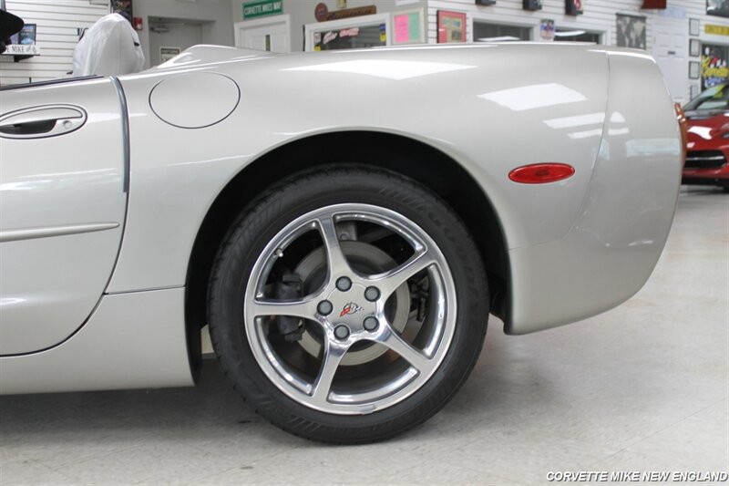 Used 2000 Chevrolet Corvette Convertible w/ Performance Handling Pkg RWD image 29
