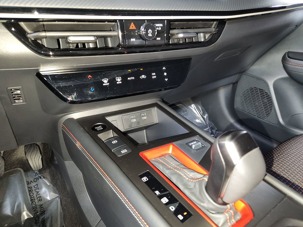 Certified 2025 Nissan Kicks SR image 21