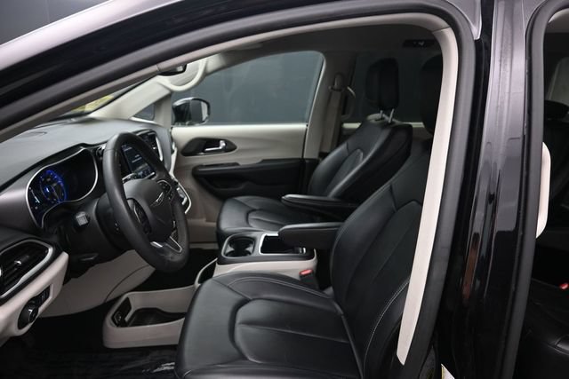 Used 2024 Chrysler Pacifica Touring-L FWD image 26