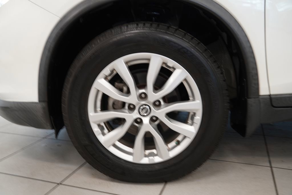 Used 2017 Nissan Rogue SV w/ SV Premium Package AWD/4WD image 13