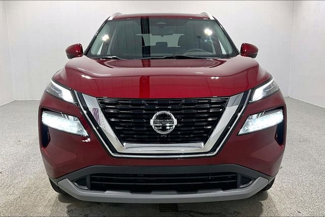 Used 2021 Nissan Rogue SV image 2