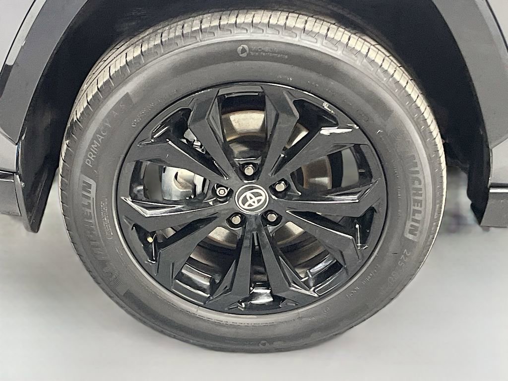 Used 2024 Toyota RAV4 SE w/ Convenience Package image 32