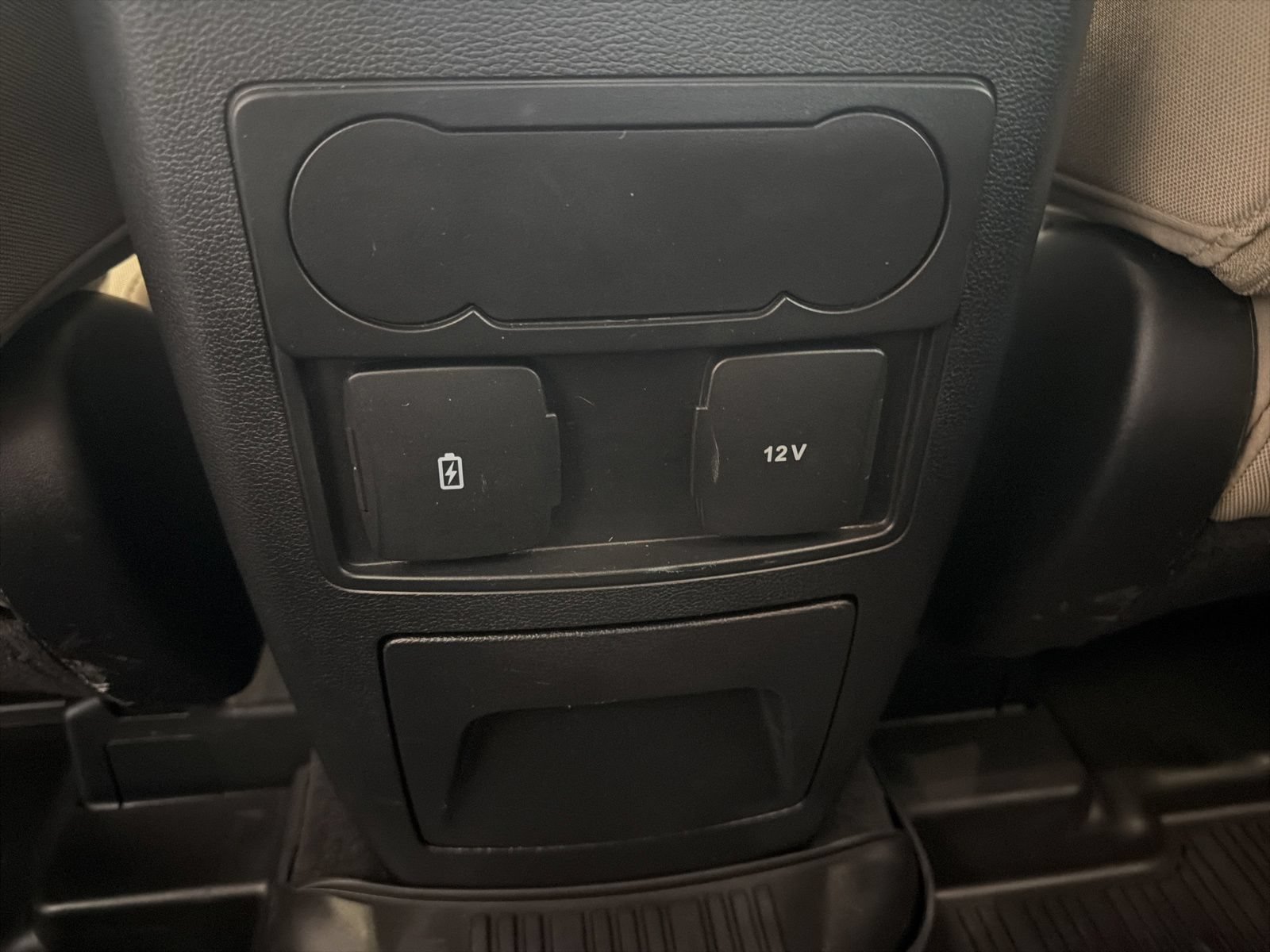 Used 2023 Ford Explorer XLT AWD/4WD image 16