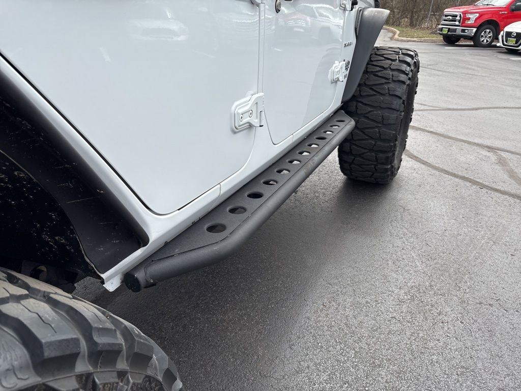 Used 2018 Jeep Wrangler Unlimited Sahara image 13