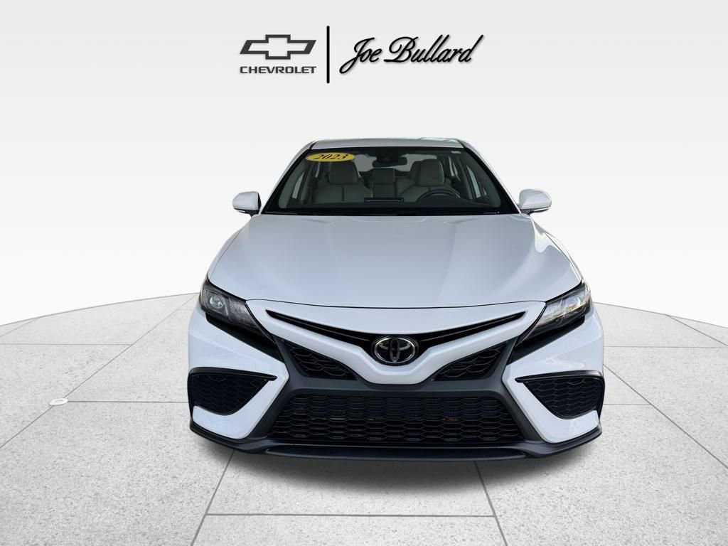 Used 2023 Toyota Camry SE FWD image 3
