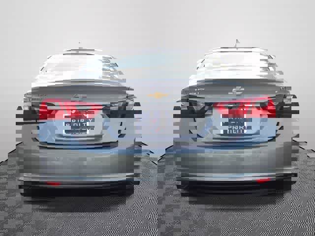 Used 2024 Chevrolet Malibu LT image 3