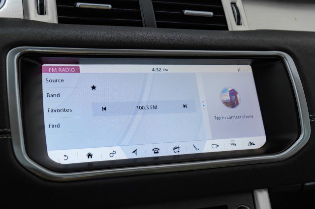 Used 2017 Land Rover Range Rover Evoque SE Premium image 26