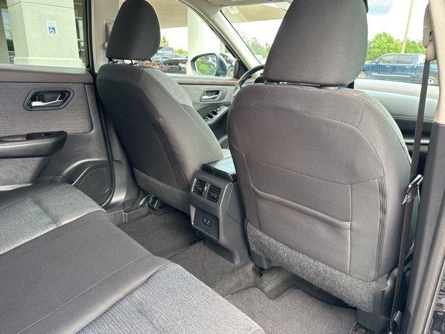 Used 2023 Nissan Rogue SV image 39