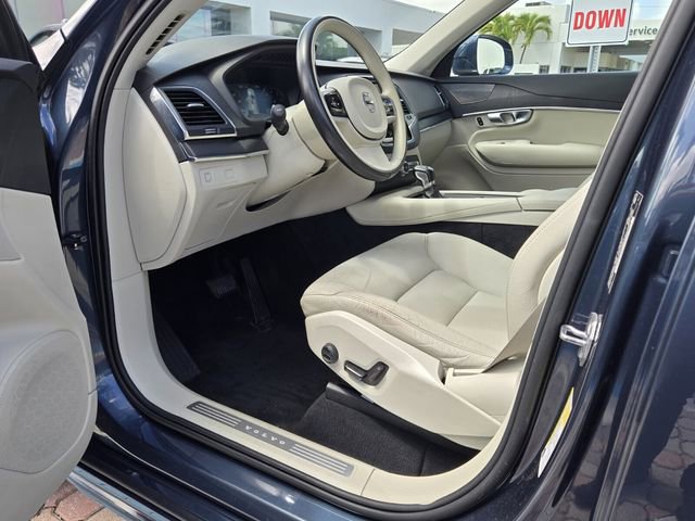 Used 2020 Volvo XC90 T5 Momentum w/ Protection Package Premier FWD image 12