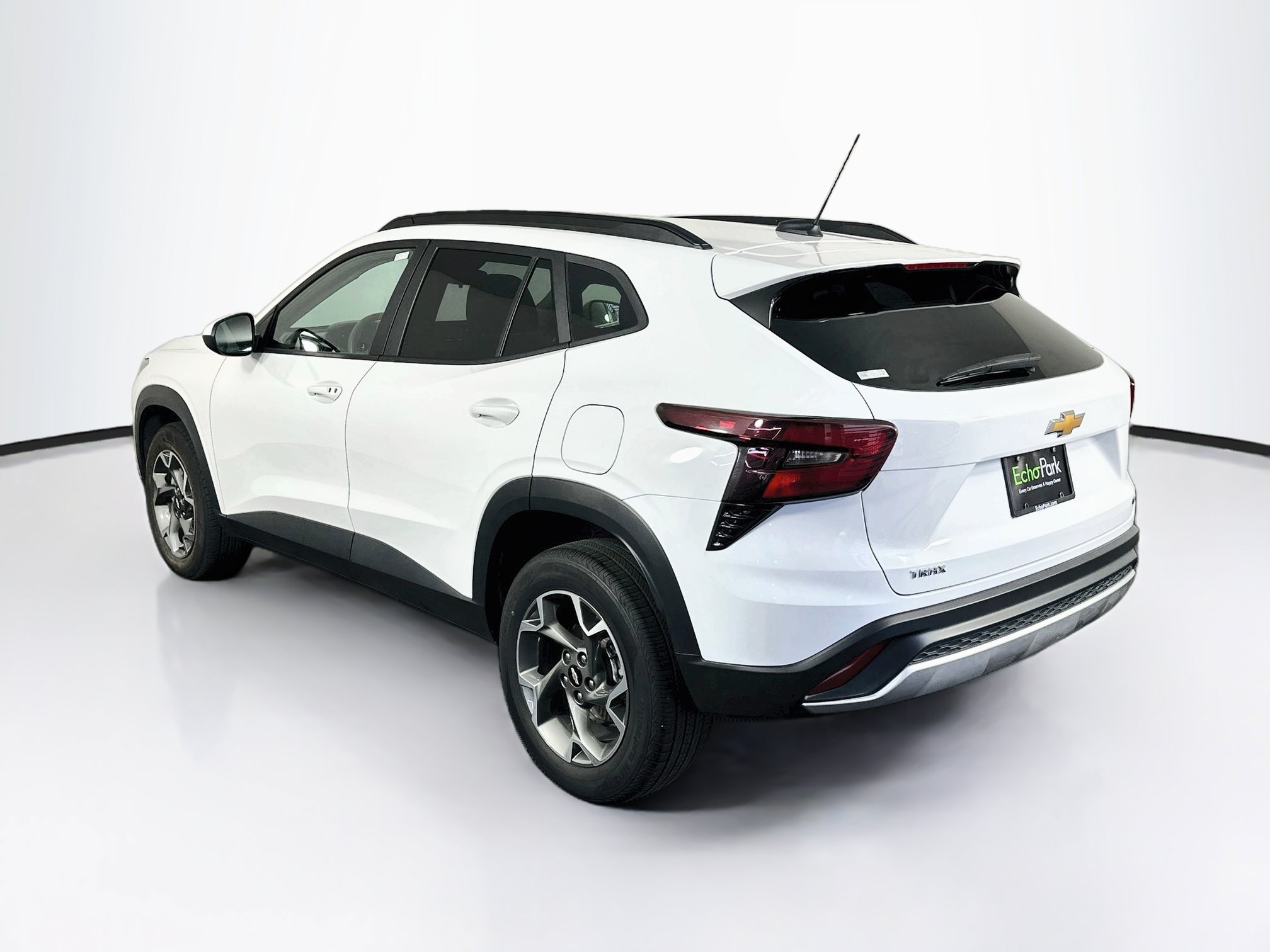 Used 2025 Chevrolet Trax LT FWD image 5
